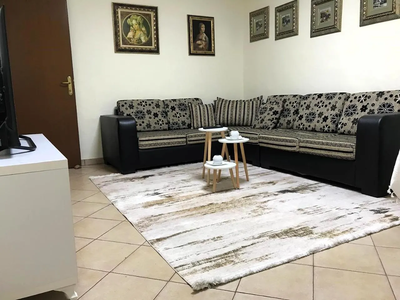 טיראנה Blossom Balcony Apartment